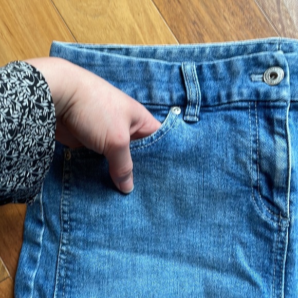 Ann Taylor Light Wash Denim Mini Skirt, size 6 - Picture 2 of 9
